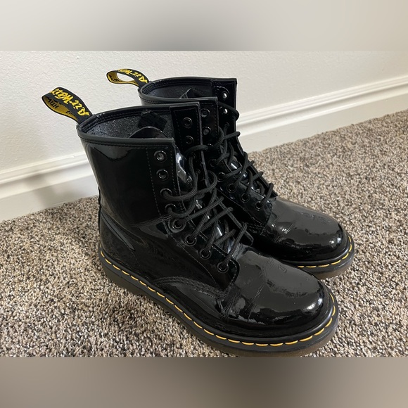Dr Doc Martens 1460 Women’s Patent Leather Lace Up Boots Size 7 Black Glossy - Picture 1 of 10